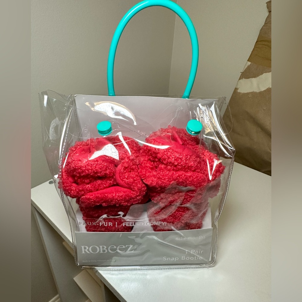 NWT Robeez snap baby booties pink fuschia in faux fur 6-12 months